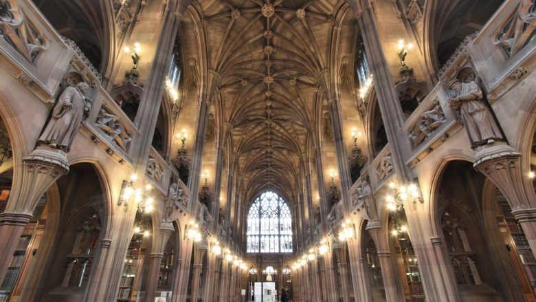 Bibliotekat më të bukura të cilat çdo adhurues i librave duhet t’i vizitojë (Foto)