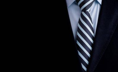 Këshilla për xhentëlmenët: Gjithçka që duhet të dini për lidhjen e kravatës (Video)