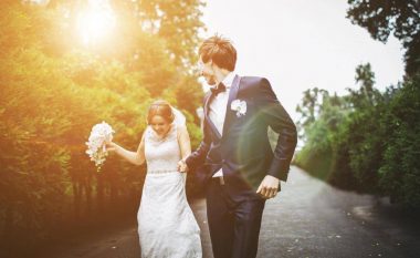 Të martuarit janë më të lumtur sesa beqarët