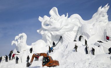Dragoi gjigant prej akulli (Foto)