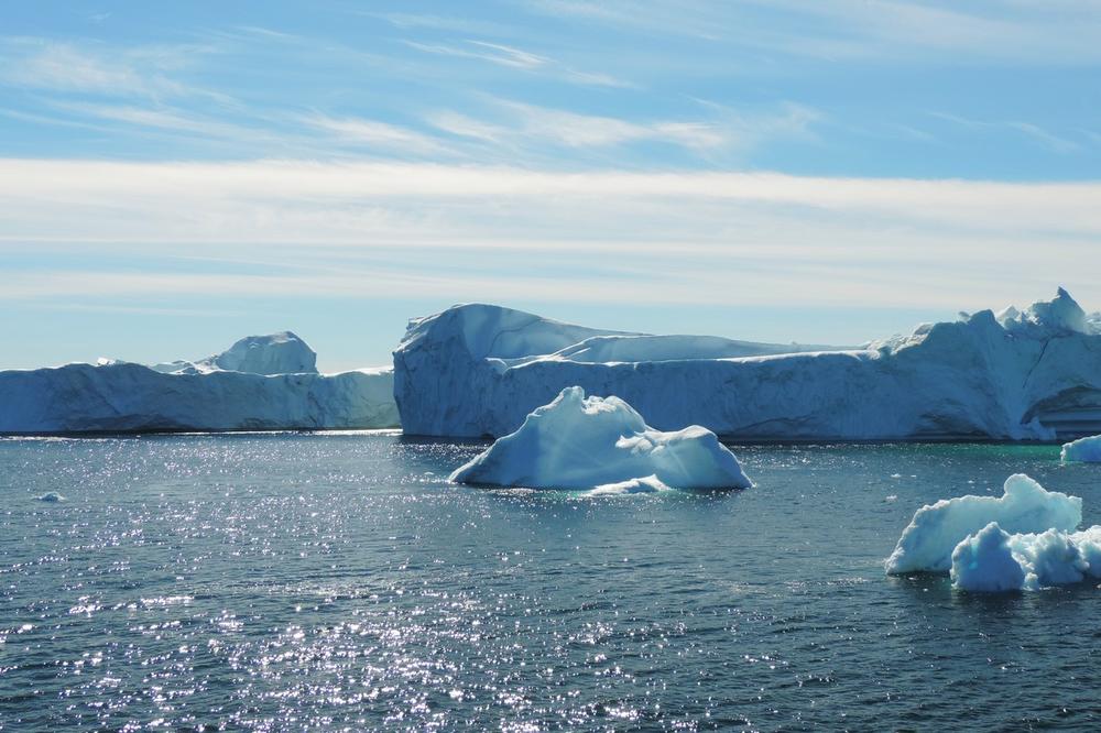 Me rritjen e temperaturave dhe shkrirjen e akullit në Grenlandë, zbulohet baza e fshehtë bërthamore e SHBA-ve (Foto/Video)