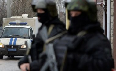 Të shtëna në Moskë, raportohet për të vrarë – policia është vënë pas sulmuesit që po mban peng disa persona (Live)