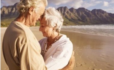 Meshkujt që martohen me gra të mençura jetojnë më gjatë