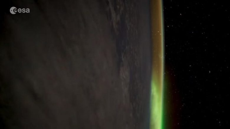Astronauti filmon pamje të rralla, që tregojnë si duket drita polare nga hapësira (Video)