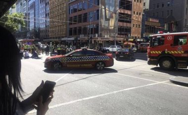 Vetura shtyp kalimtarët në Melbourne, 14 të lënduar – policia arreston dy persona përgjegjës për sulmin (Foto/Video)