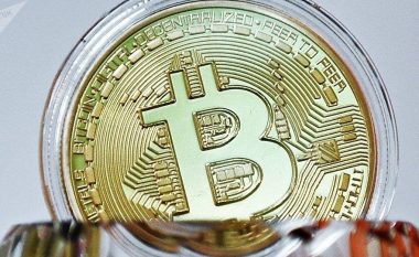 Lind foshnja në Ukrainë, pagëzohet me emrin Bitcoin