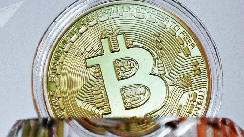 Lind foshnja në Ukrainë, pagëzohet me emrin Bitcoin