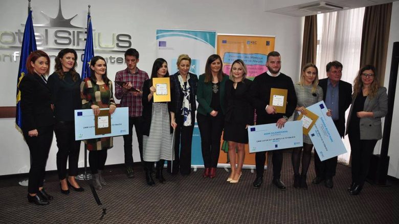 Ndahen çmimet vjetore për gazetari në fushën e mbrojtjes së të drejtave të fëmijëve në Kosovë