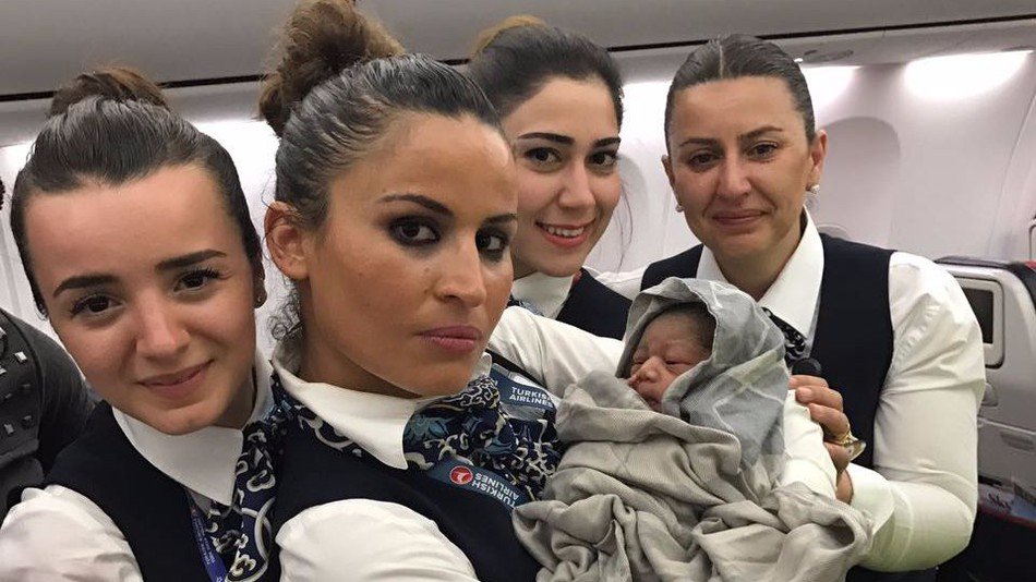 Një foshnje pakistaneze lind në bordin e një aeroplani!