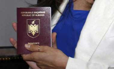 Kundër Demarkacionit me pasaportë shqiptare