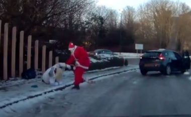 Babagjyshi ndaloi veturën, ndihmoi kalimtaren që rrëshqiti në rrugën e ngrirë (Video)