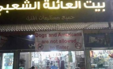 Dyqani palestinez ndalon hyrjen e qenve dhe të amerikanëve