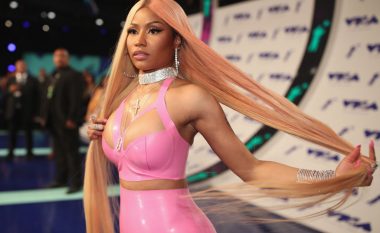 Nicki Minaj shfaq krejtësisht gjoksin në revistën “Paper” (Foto, +18)