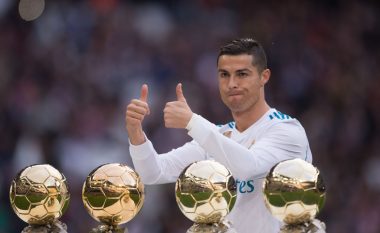 Ronaldo prezanton në Bernabeu pesë Topat e Artë (Foto)