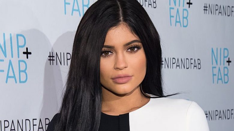 Kylie Jenner publikon fotografi të trupit të saj nga e kaluara (Foto)