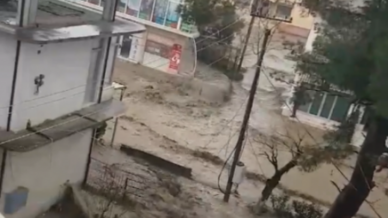 Pamje nga përmbytjet e mëdha në Laç e në Lezhë (Video)
