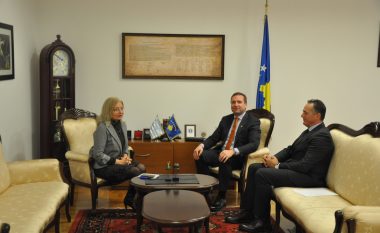 Ministri Sefaj priti në takim ambasadoren e Greqisë në Kosovë