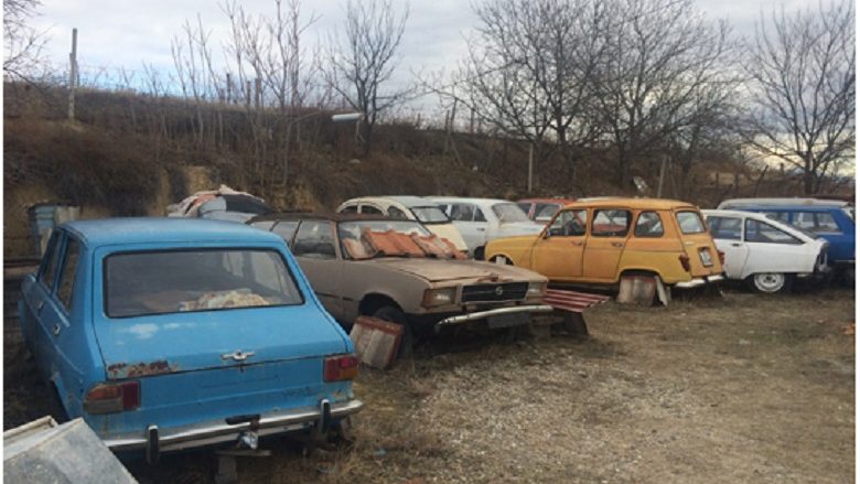 Njihuni me koleksionuesin e veturave ”oldtimer” në Maqedoni (Foto)