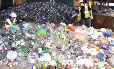 Një kompani italiane shpreh interesimin të investojë në komunën e Vrapçishtit për riciklim hedhurinash