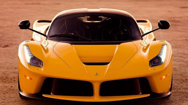 Së shpejti në shitje, LaFerrari i rrallë që ka kaluar vetëm 500 kilometra (Foto)