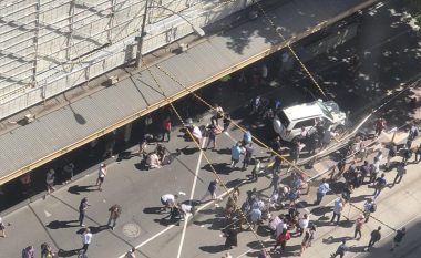 Dëshmi nga sulmi me makinë në Australi: “Trupat fluturonin ngado” (Video)
