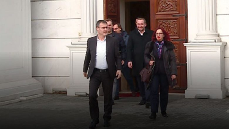 Sot edhe zyrtarisht deponuan dorëheqjet e tyre funksionarët e Aleancës për Shqiptarët