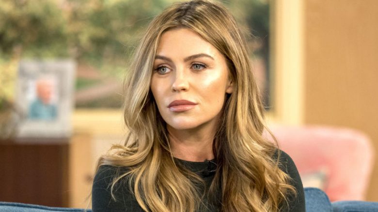 Abbey Clancy mahnitëse në sesionin si shtatzënë (Foto)