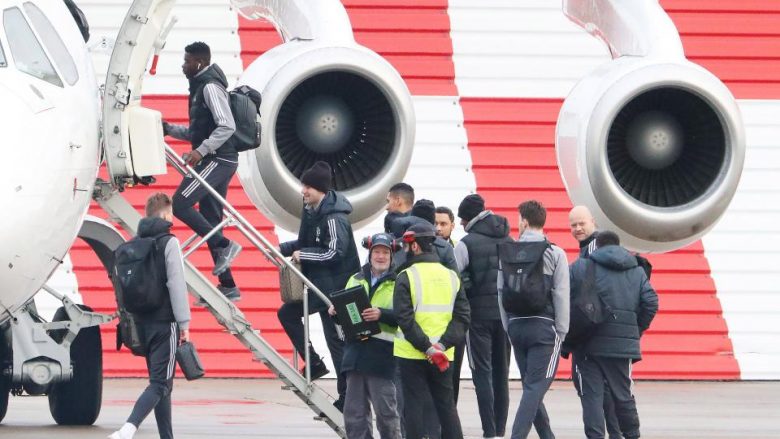 Aeroplani që barti futbollistët e Unitedit aterron në Cardiff dhe jo në Bristol
