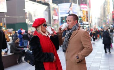 Blero dhe Afrona dhurojnë puthje pasionante në New York (Foto)