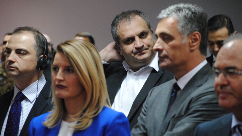 Shpend Ahmeti në siklet, në pritjen e fundvitit te Haradinaj (Foto)