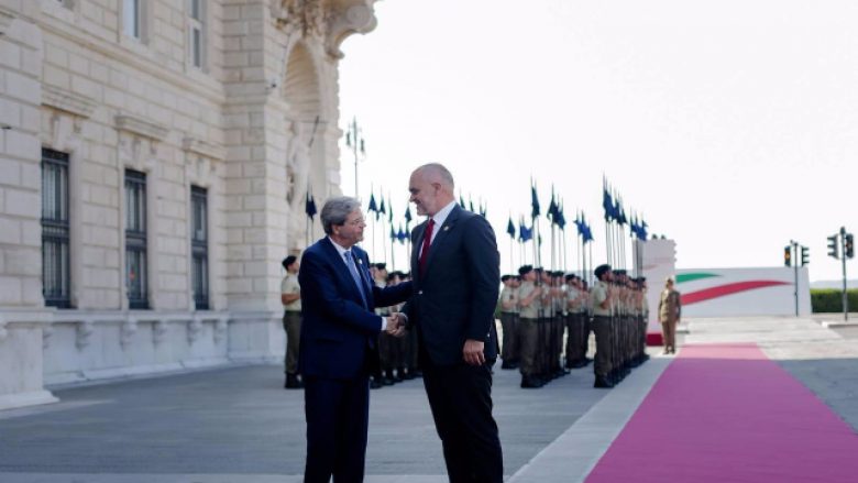 Veshja me atlete: Mediumi prestigjioz italian, komenton veshën e Ramës