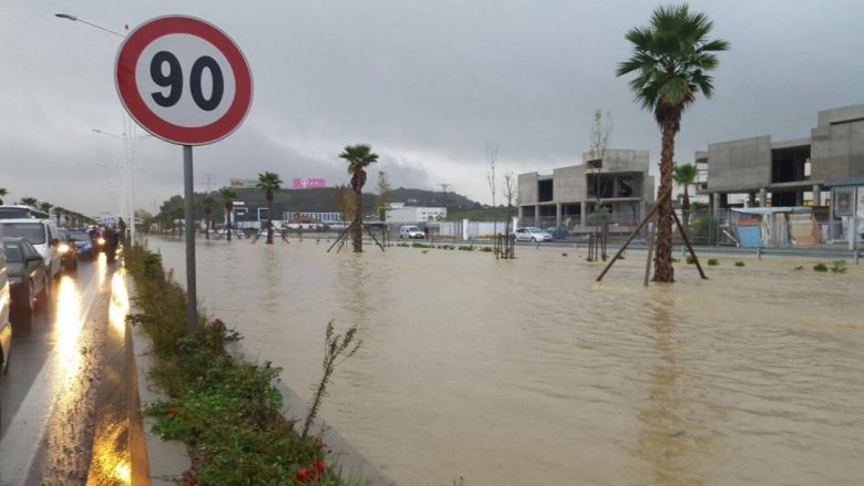 Prokuroria nis hetimet për përmbytjen e autostradës Tiranë-Durrës