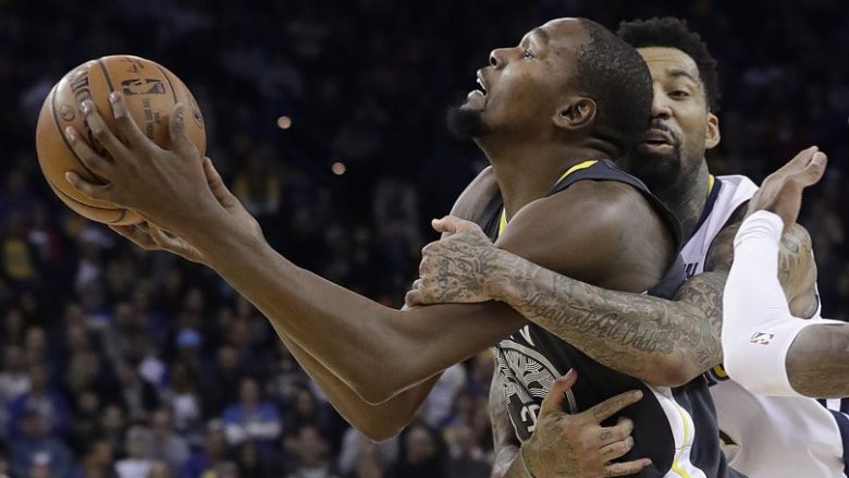 Golden State Warriors pëson humbje, Boston Cestics po vazhdon të shkëlqen (Video)