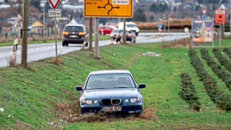 BMW 3 Compact: Vetura të cilën askush nuk e dëshiron, edhe pse qe dy vite qëndron në livadh (Foto)