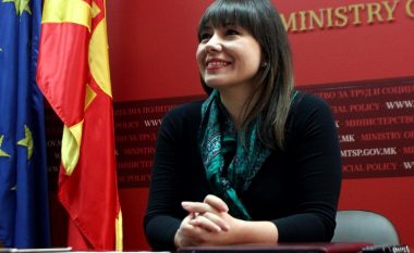Ministrja Carovska natën e Vitit të Ri do ta kalojë me fëmijët e qendrave sociale në Shkup