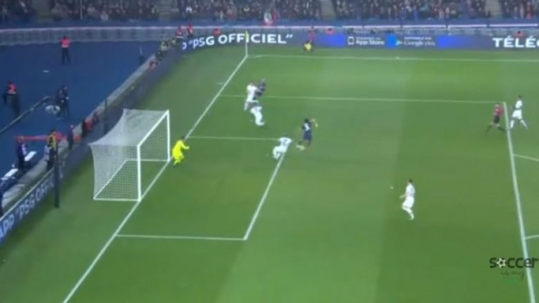 Mbappe kalon tre lojtarë, asiston te Edinson Cavani që shënon gol me thembër (Video)