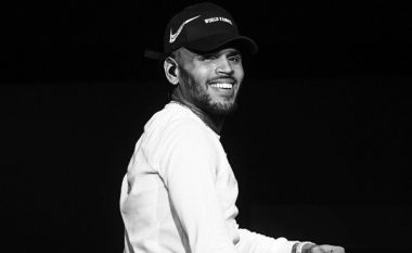 Chris Brown sjellë projektin e ri “Him or Me” (Audio)