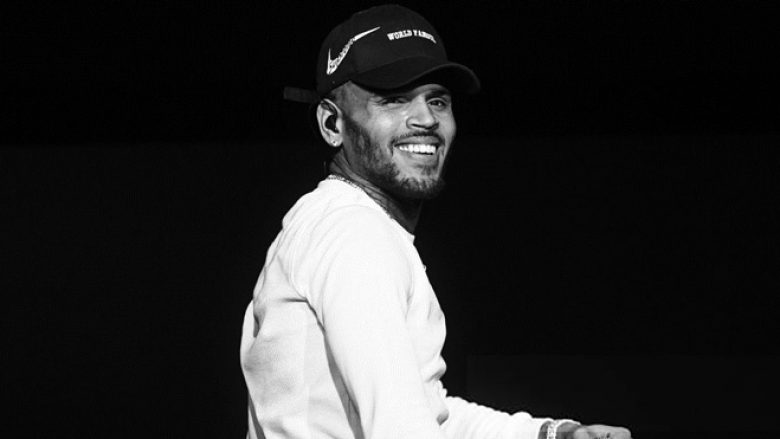 Chris Brown sjellë projektin e ri “Him or Me” (Audio)