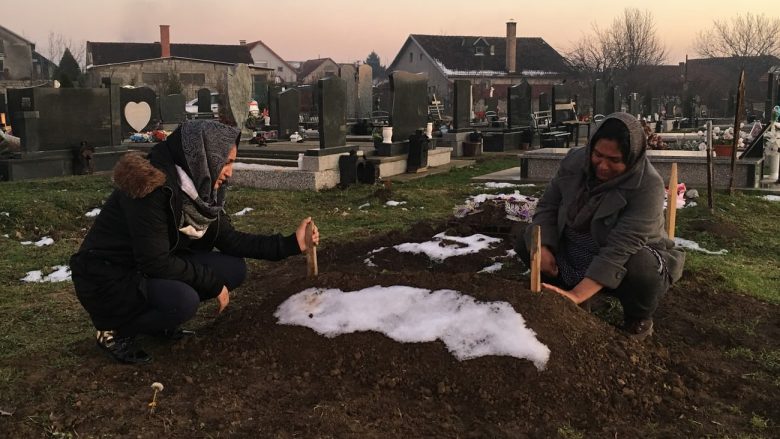 U deshën disa ditë që nëna të shihte vajzën e vdekur: Drama e emigrantes afgane, të bllokuar në Serbi (Foto/Video)