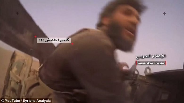 Terroristët e ISIS-it shihen në panik, disa momente para se të “hidhen në erë” nga një raketë (Video,+16)