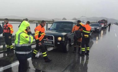 Ekipet nga Kosova nisin operacionet e shpëtimit në Shqipëri (Video)