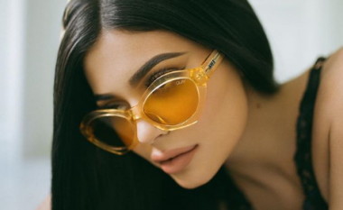 Kylie Jenner shkëlqen për “Love” (Foto)