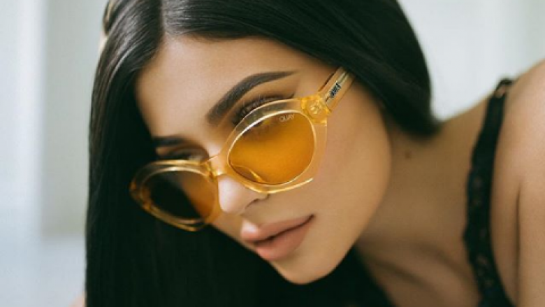 Kylie Jenner shkëlqen për “Love” (Foto)