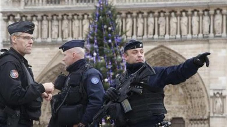 Gjatë fesimeve të Vitit të Ri, Franca angazhon 140,000 oficerë të sigurisë