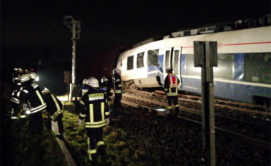 Përplasje ndërmjet dy trenave në Gjermani, të paktën 50 të lënduar (Foto)