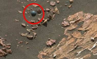 Mbështetësit e teorive të komplotit thonë se kanë gjetur dëshmi të një lufte të lashtë në planetin Mars (Foto/Video)