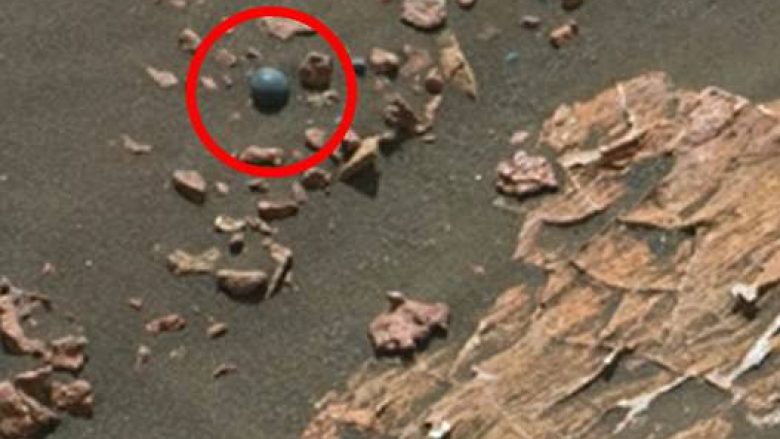 Mbështetësit e teorive të komplotit thonë se kanë gjetur dëshmi të një lufte të lashtë në planetin Mars (Foto/Video)