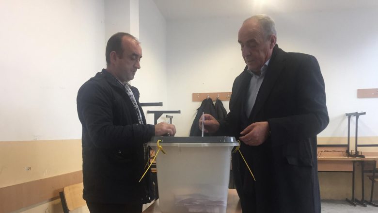 Rugova fton qytetarët të votojnë