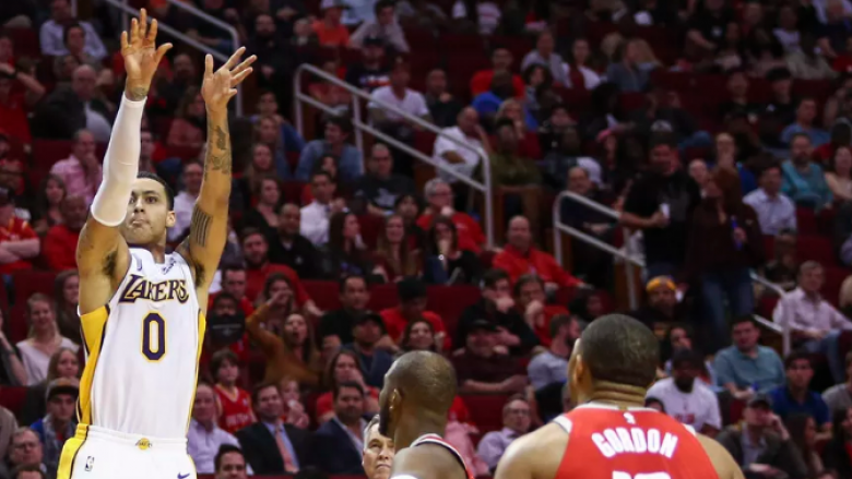 Talentët e Lakers ndalin serinë e 14 fitoreve të Houstonit, ndalet edhe Bostoni (Video)