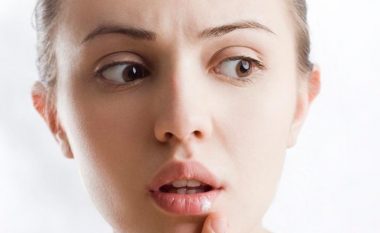 Zbut dhembjen dhe inflamacionin: Ilaçi shtëpiak për ethet në buzë!